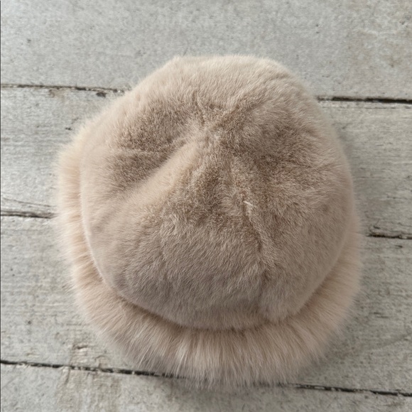 Vintage Neutral Fluffy Fur / Faux Fur Hat - Picture 5 of 5